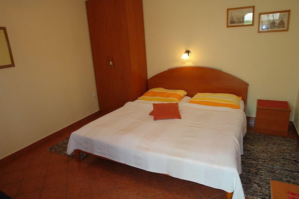 2 Bedroom Amazing Apartment In Криквеница Стая снимка