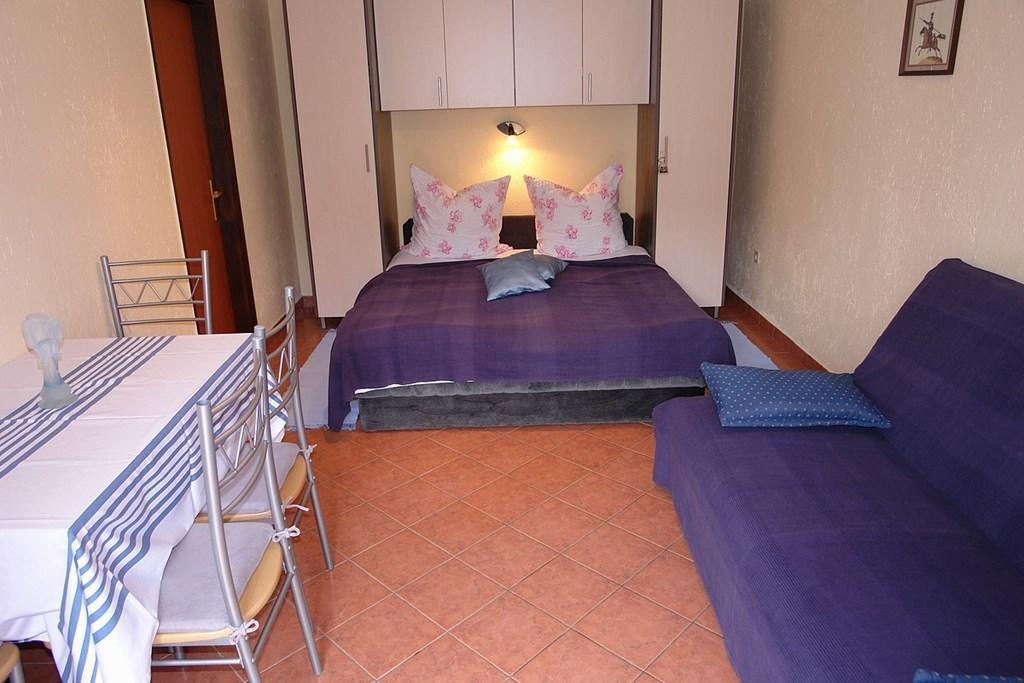 2 Bedroom Amazing Apartment In Криквеница Стая снимка