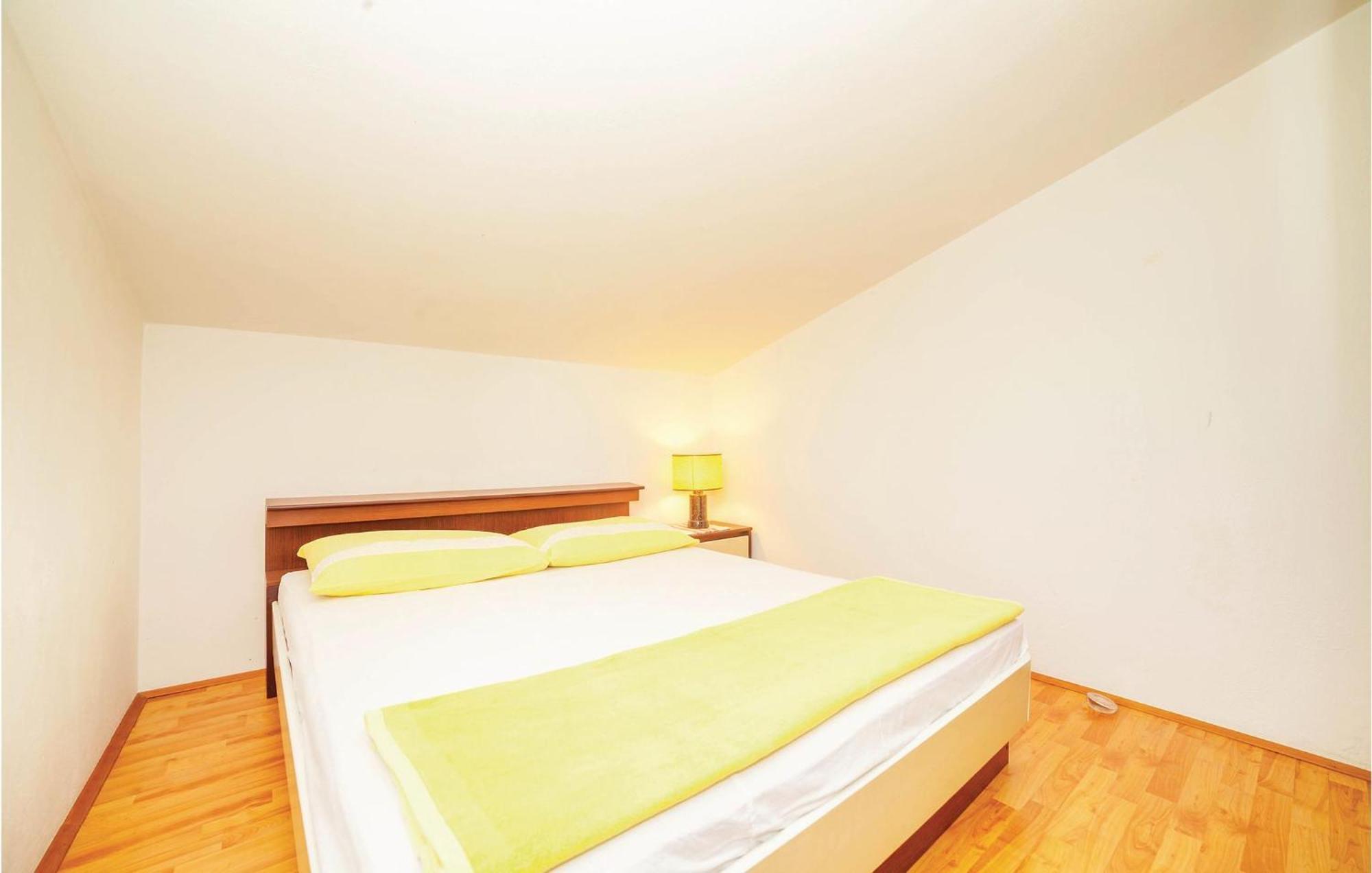 2 Bedroom Amazing Apartment In Криквеница Екстериор снимка