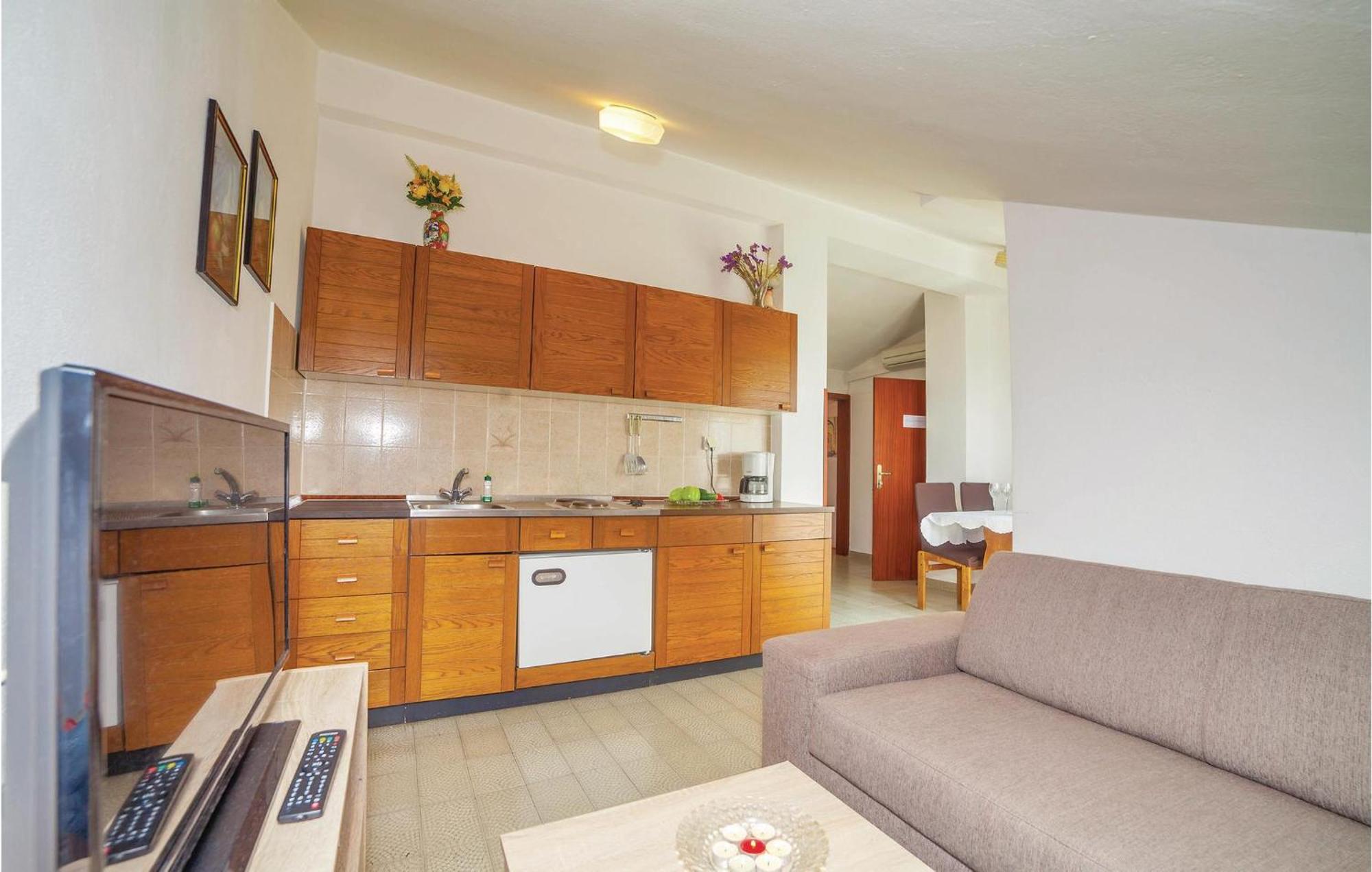 2 Bedroom Amazing Apartment In Криквеница Екстериор снимка