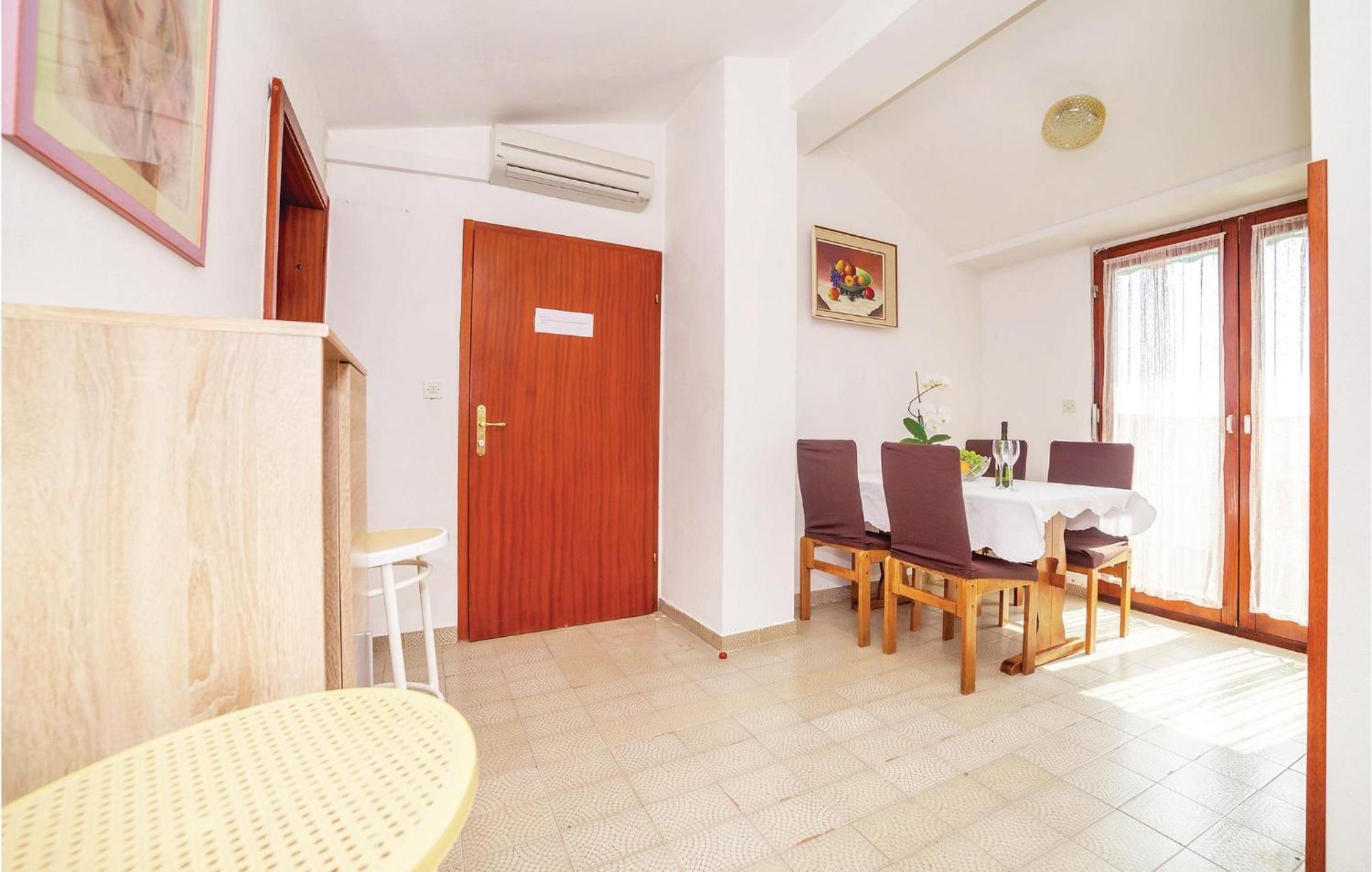 2 Bedroom Amazing Apartment In Криквеница Екстериор снимка