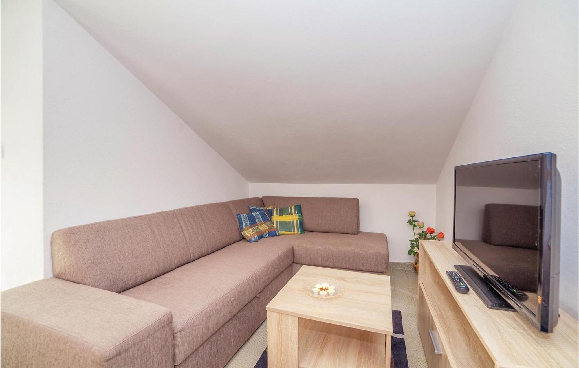 2 Bedroom Amazing Apartment In Криквеница Екстериор снимка
