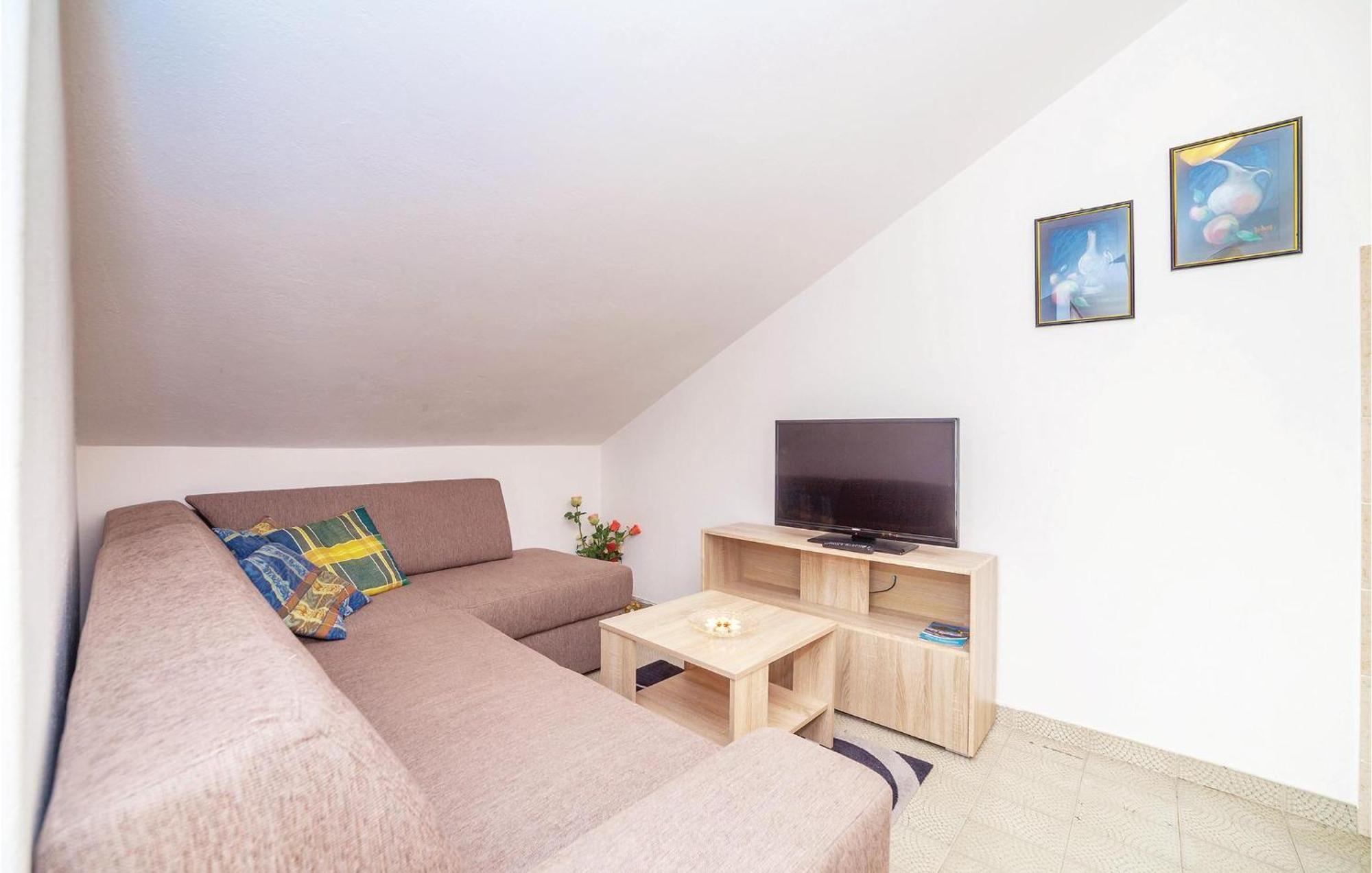 2 Bedroom Amazing Apartment In Криквеница Екстериор снимка