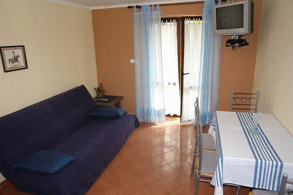 2 Bedroom Amazing Apartment In Криквеница Стая снимка